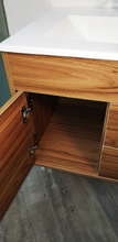 Cargar imagen en el visor de la galería, HK026 Mueble de Baño PVC 24&quot; con botiquín
